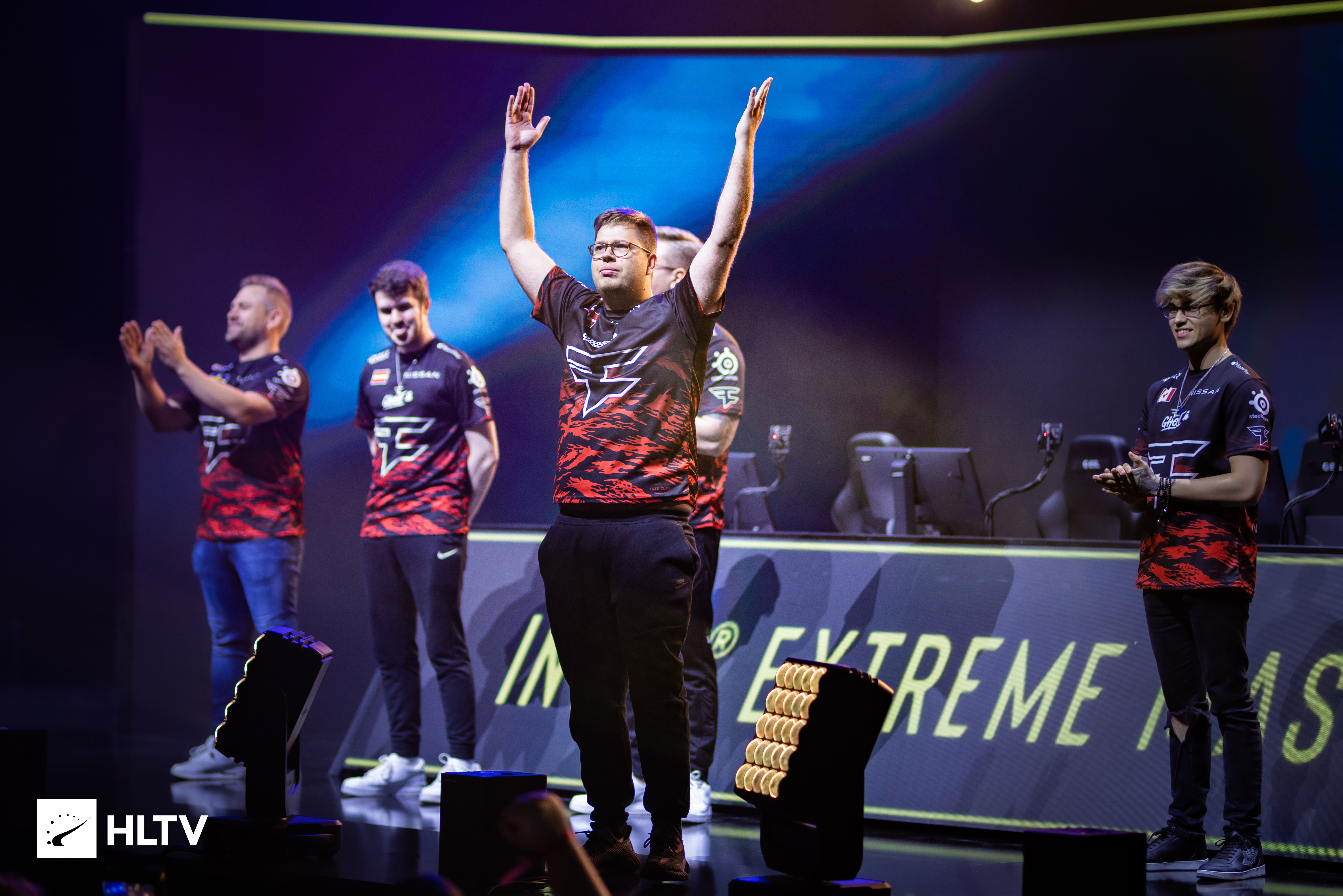 逆足边锋拉 逆足边锋拉